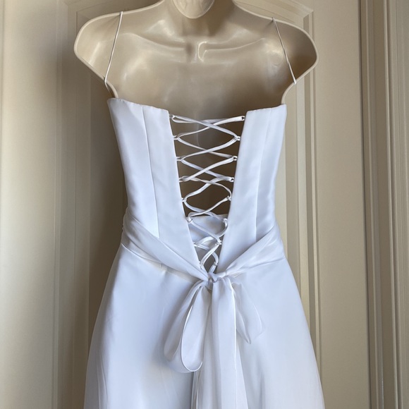 Raylia Designs Wedding Dress. *NEW* - Picture 9 of 13